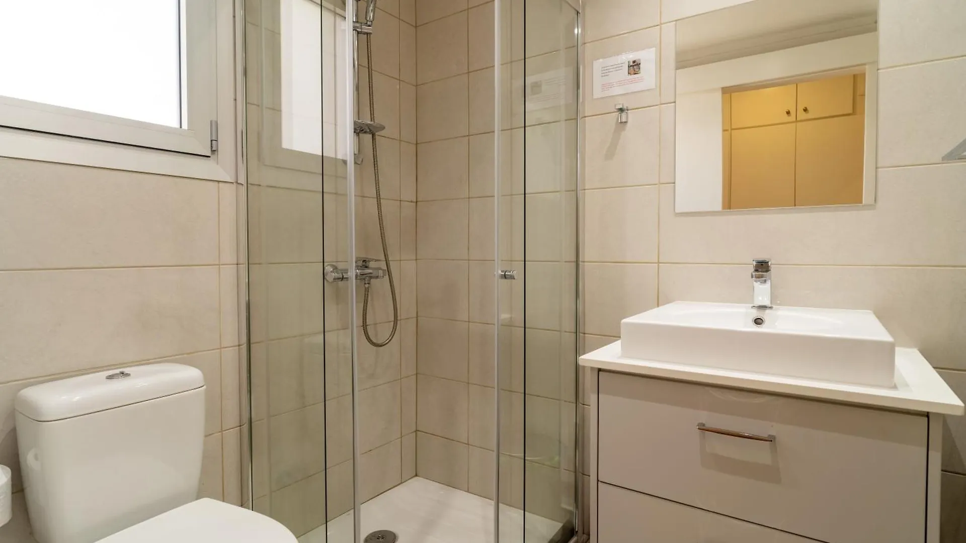 Finikoudes 3 Bedroom Seaview Flat Larnaca Cipru