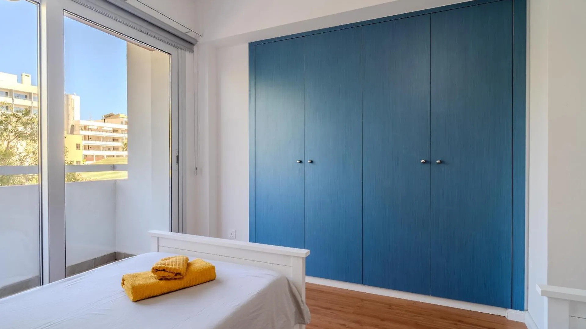 Apartament Finikoudes 3 Bedroom Seaview Flat Larnaca Cipru