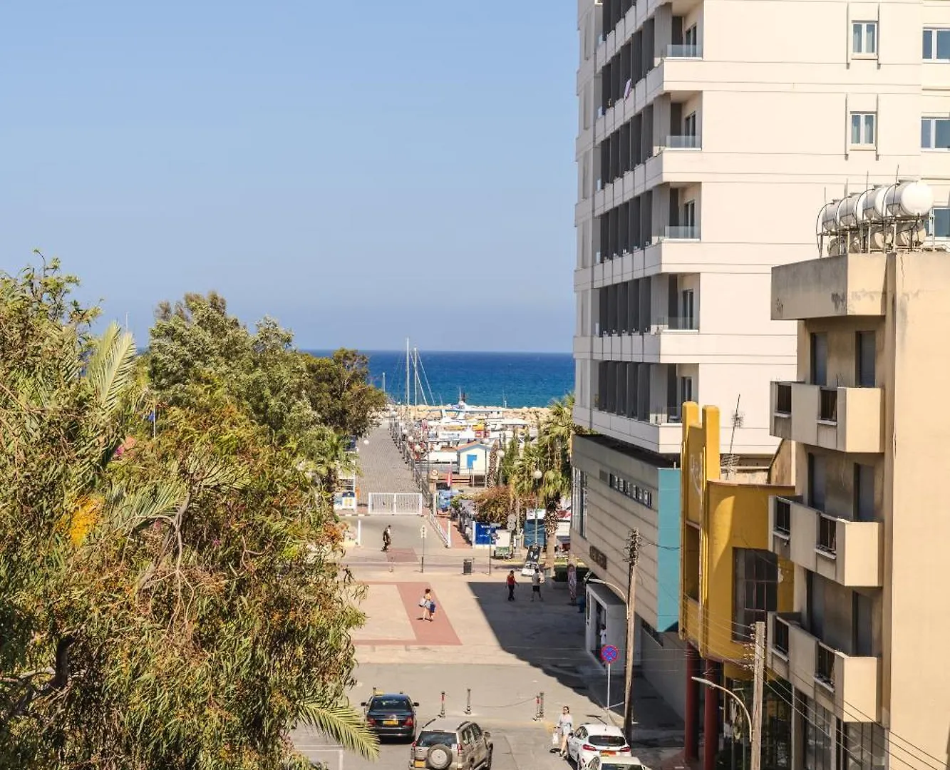 Finikoudes 3 Bedroom Seaview Flat Larnaca Apartament