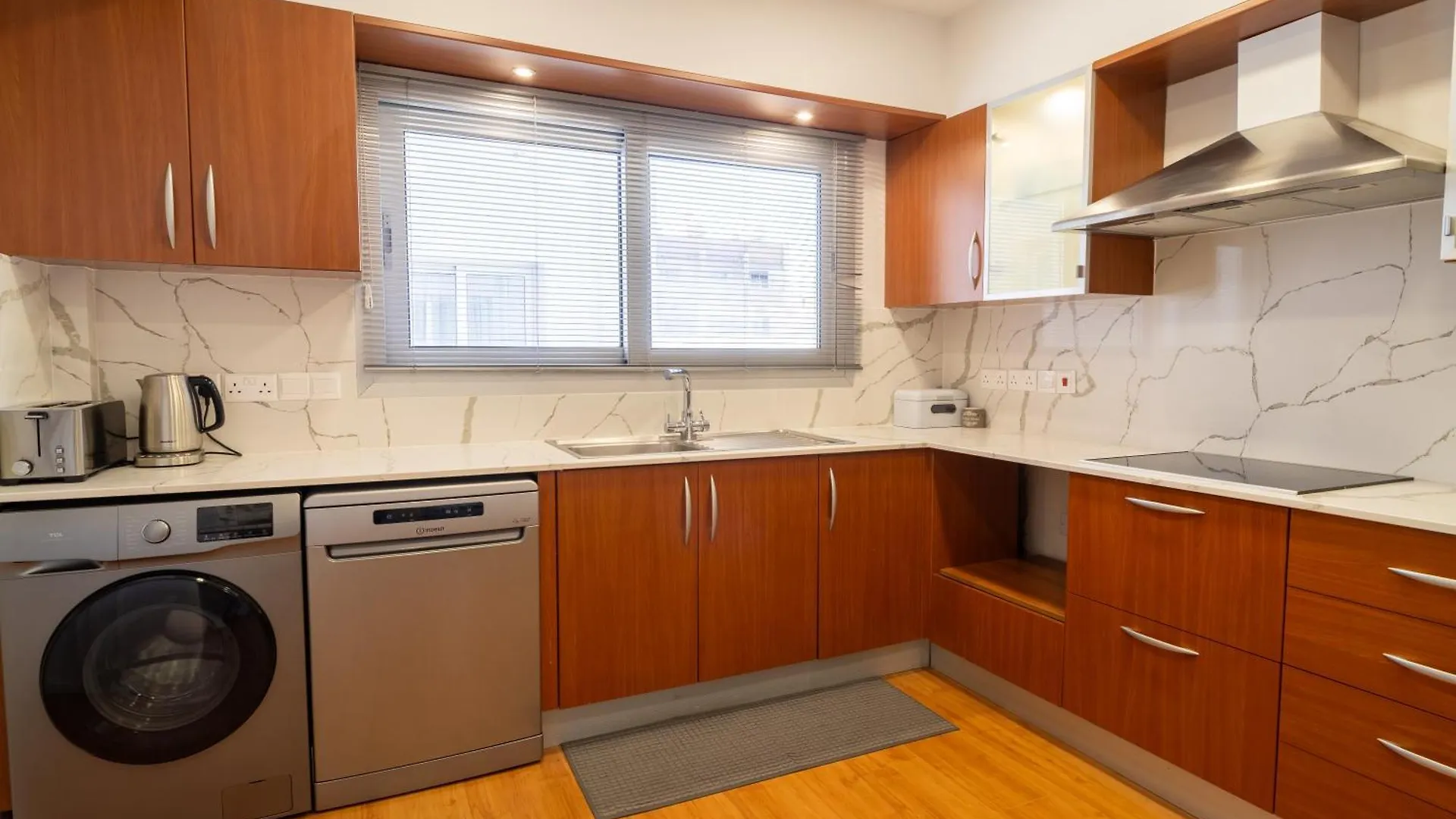 Finikoudes 3 Bedroom Seaview Flat Larnaca