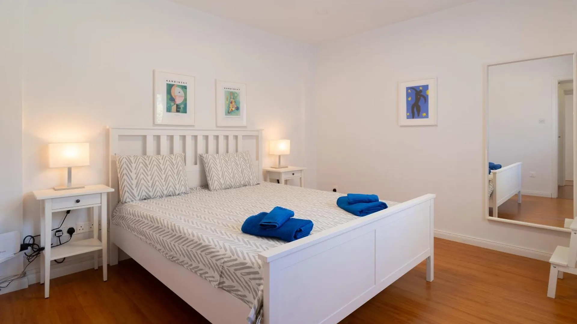Finikoudes 3 Bedroom Seaview Flat Larnaca Apartament